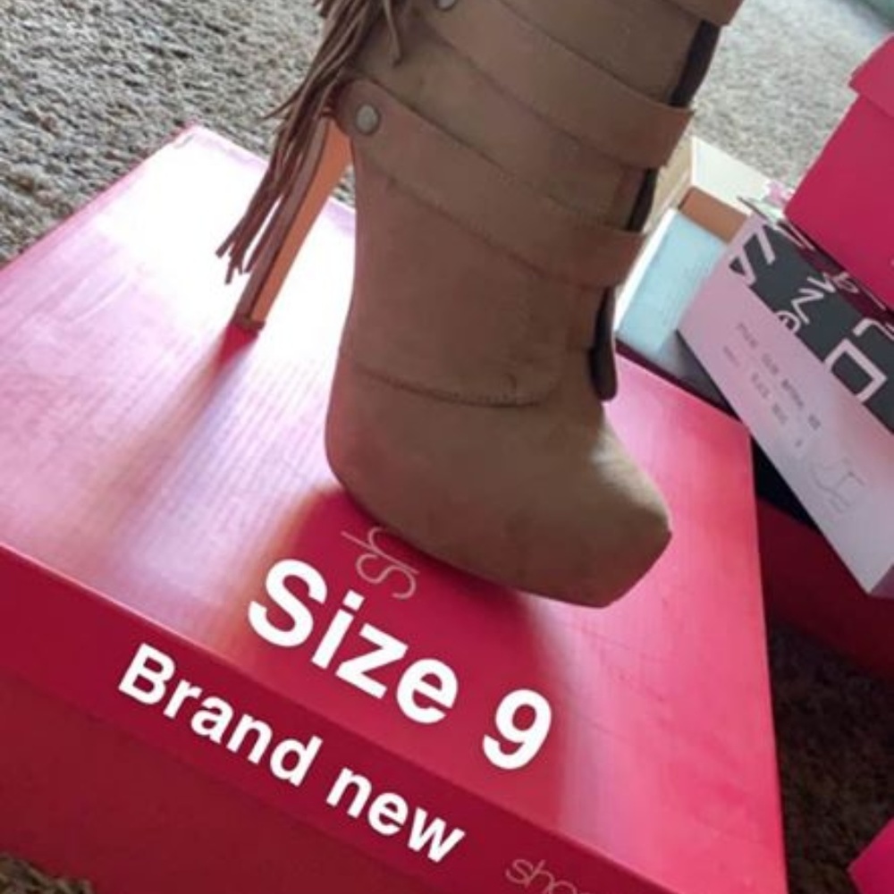 Heeled boots